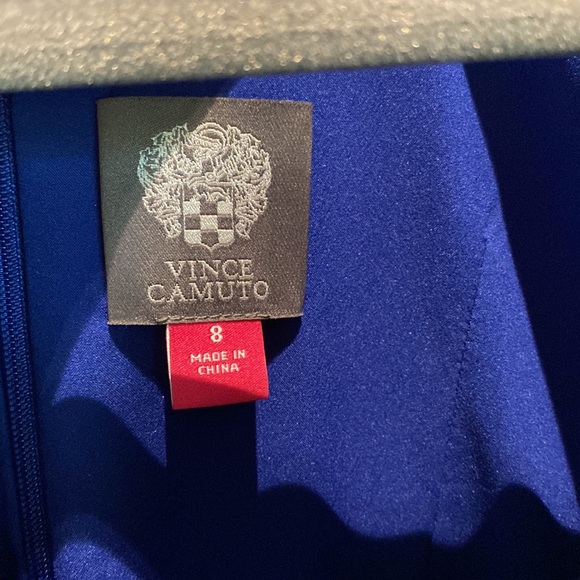 Vince Camuto off the shoulder Gown w/mini train - Picture 4 of 6